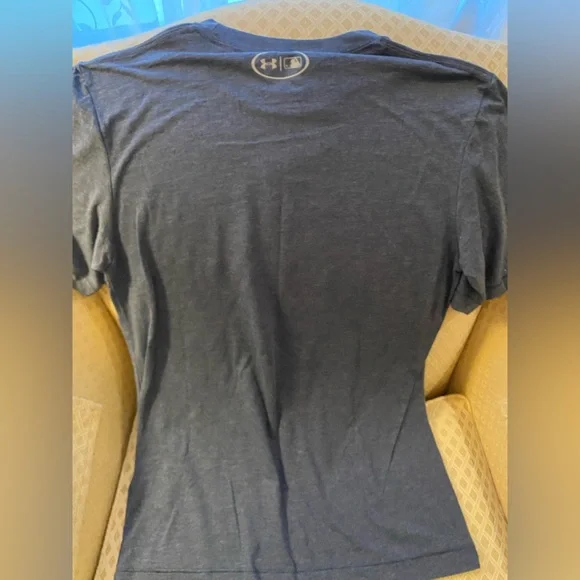 UNDER ARMOUR New York Yankees Size Small Loose Fit NWT - Picture 3 of 4